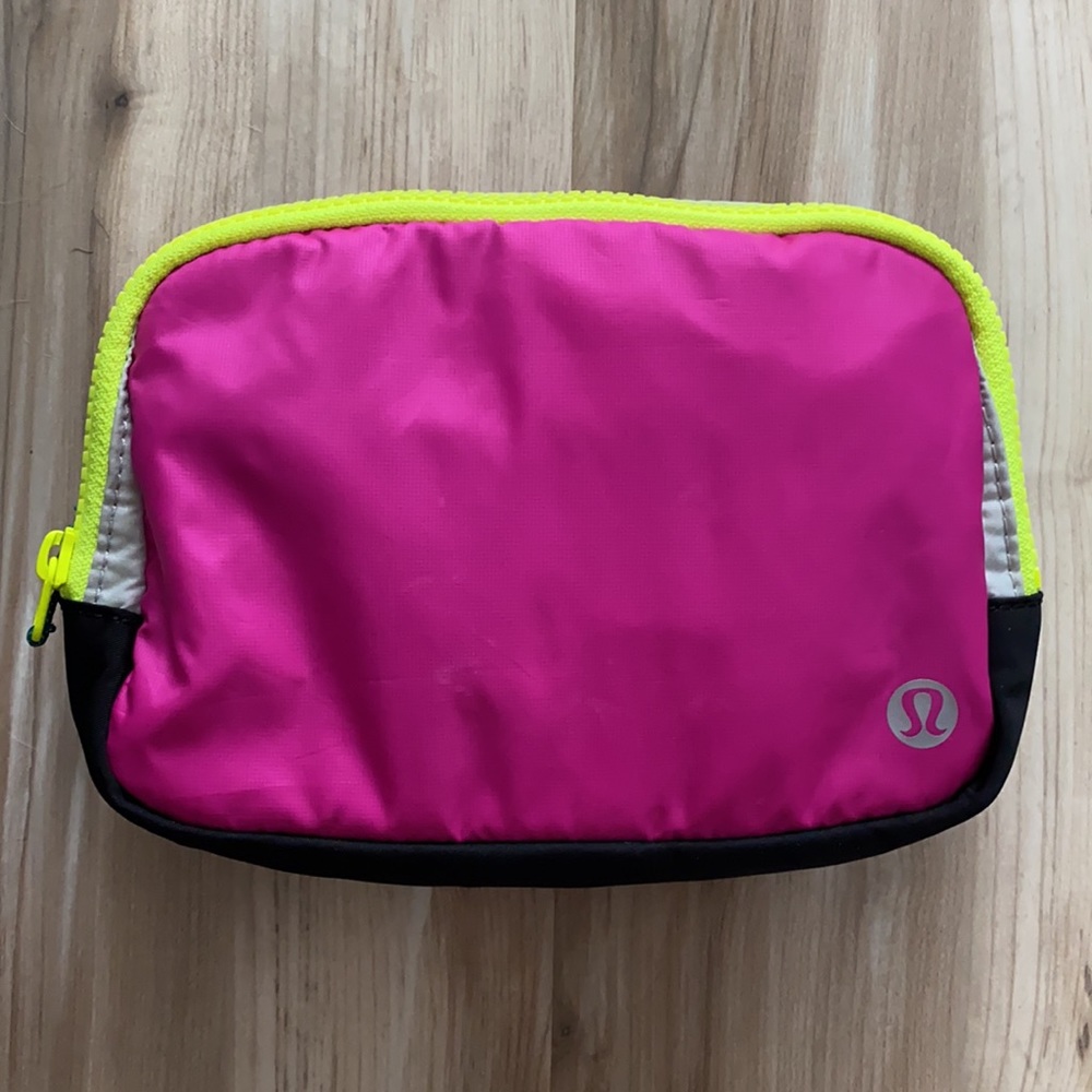 ❤️ Lululemon Original Strap EBB Colorful Everywhere Belt Bag NWOT 🌈